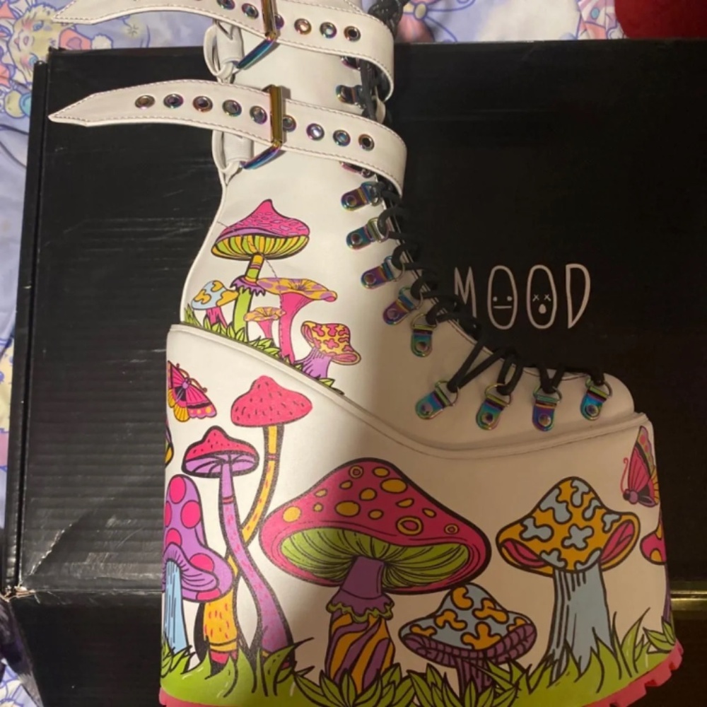 current mood size 8 white mushroom boots